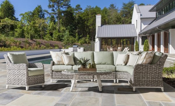creating the perfect outdoor living room