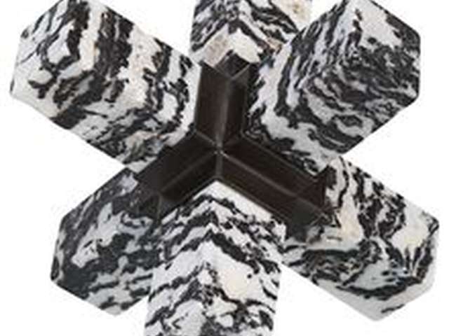 Double Cross Sculptur